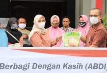 FKIJK Sultra Salurkan Bantuan Sosial untuk Warga Kendari FKIJK Sultra Salurkan Bantuan Sosial untuk Warga Kendari