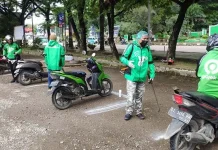 245 Kendaraan Ojol di Kendari Disemprot Cairan Disinfektan 245 Kendaraan Ojol di Kendari Disemprot Cairan Disinfektan
