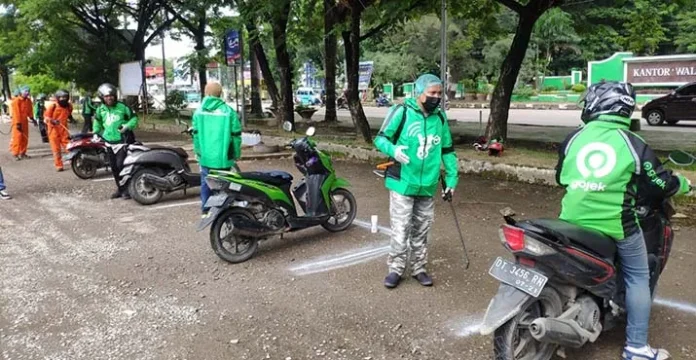245 Kendaraan Ojol di Kendari Disemprot Cairan Disinfektan