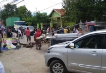 Merasa Dikucilkan, Warga Kilo 4 Baubau Blokir Jalan Merasa Dikucilkan, Warga Kilo 4 Baubau Blokir Jalan