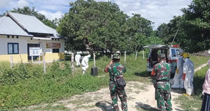 Positif Covid-19, Satu Tenaga Kesehatan Dijemput Petugas Berpakaian APD Lengkap