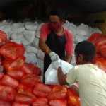 Pemprov Lepas 3.400 Paket Sembako untuk 17 Kabupaten/Kota se-Sultra BKMT Konawe Bagikan Ratusan Paket Sembako untuk Warga Kurang Mampu