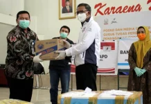 Pertamina dan Hiswana Serahkan Sembako Hingga APD ke Gubernur Sulsel Pertamina dan Hiswana Serahkan Sembako Hingga APD ke Gubernur Sulsel