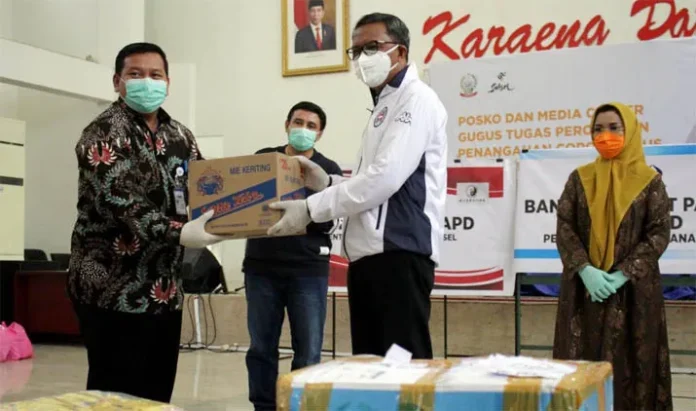 Pertamina dan Hiswana Serahkan Sembako Hingga APD ke Gubernur Sulsel