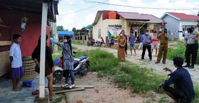 Cerita Petugas Survei Covid-19 yang Pastikan Data Penyebaran Tak Salah