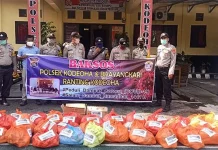 Peduli Warga Kurang Mampu, Polsek Kodeoha Bagi Sembako Peduli Warga Kurang Mampu, Polsek Kodeoha Bagi Sembako