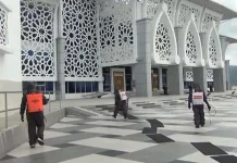 Jelang Ramadan, Brimob Polda Sultra Semprot Disinfektan ke 473 Masjid Jelang Ramadan, Brimob Polda Sultra Semprot Disinfektan ke 473 Masjid