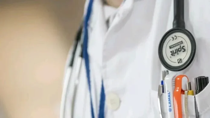 Cegah Covid-19, KKP Kolaka Tes Kesehatan dan Wawancara Penumpang