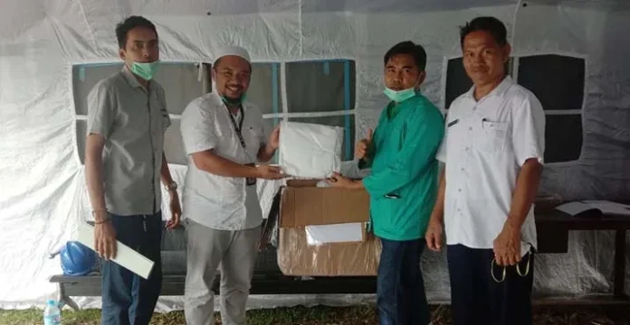 waode_rabia_apd Anggota DPD RI Wa Ode Rabia Sumbang 100 Setel APD di RSUD Bahteramas