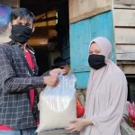 Forum Wartawan Kolaka Salurkan 100 Paket Bantuan Sembako Forum Wartawan Kolaka Salurkan 100 Paket Bantuan Sembako