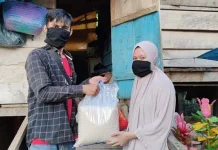 Forum Wartawan Kolaka Salurkan 100 Paket Bantuan Sembako Forum Wartawan Kolaka Salurkan 100 Paket Bantuan Sembako