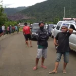 Puluhan Sopir Angkutan di Kolut Protes Penutupan Perbatasan Jalan Penghubung Sulsel-Sultra Puluhan Sopir Angkutan di Kolut Protes Penutupan Perbatasan Jalan Penghubung Sulsel-Sultra