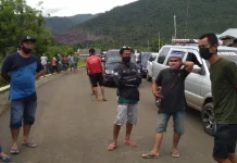 Puluhan Sopir Angkutan di Kolut Protes Penutupan Perbatasan Jalan Penghubung Sulsel-Sultra Puluhan Sopir Angkutan di Kolut Protes Penutupan Perbatasan Jalan Penghubung Sulsel-Sultra