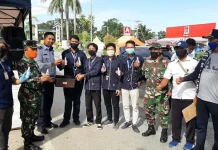 Cegah Corona, Mahasiswa Farmasi UHO Bagikan Hand Sanitizer dan Masker Cegah Corona, Mahasiswa Farmasi UHO Bagikan Hand Sanitizer dan Masker