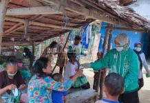 PKB Sultra Bagikan Sembako dan Masker ke Warga Kendari PKB Sultra Bagikan Sembako dan Masker ke Warga Kendari