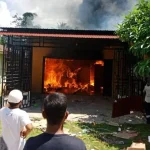 Sebuah Ruko Elektronik di Tongkuno Ludes Dilahap Si Jago Merah Sebuah Ruko Elektronik di Tongkuno Ludes Dilahap Si Jago Merah