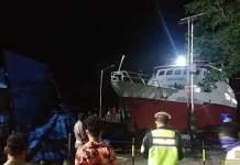 Kapal Aksar Saputra Tabrak Gapura Pelabuhan Raha Kapal Aksar Saputra Tabrak Gapura Pelabuhan Raha