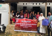 Alfamidi Bagi-bagi Ratusan Paket Buka Puasa di Konsel dan Kendari Alfamidi Bagi-bagi Ratusan Paket Buka Puasa di Konsel dan Kendari