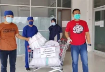 Telkomsel bagi APD ke Rumah Sakit Rujukan Corona di Kendari Telkomsel bagi APD ke Rumah Sakit Rujukan Corona di Kendari