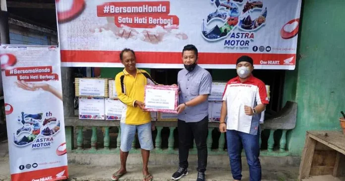 Sambut HUT ke-50, Astra Motor Bagikan Paket Sembako