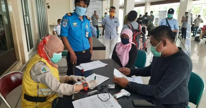 Penerbangan Dibuka Kembali, Warga Keluar Kendari Lebih Banyak Ketimbang MasukPenerbangan Dibuka Kembali, Warga Keluar Kendari Lebih Banyak Ketimbang Masuk