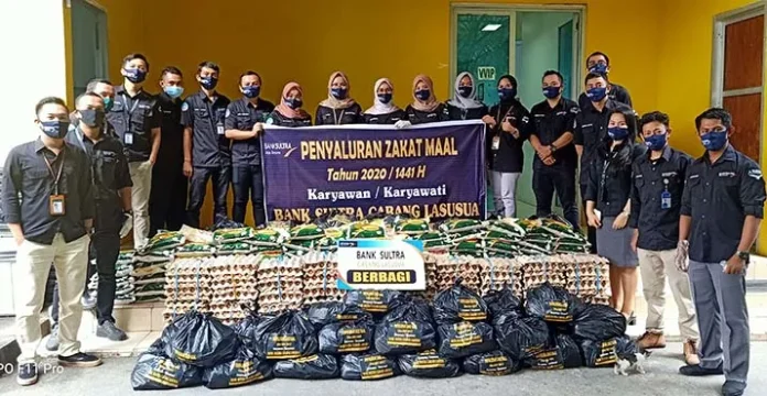 Bank Sultra Cabang Lasusua Salurkan Zakat Mal ke Kaum Duafa
