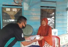 Relawan Indonesia Bersatu Lawan Covid Bagikan Makanan untuk Warga Kampung Nelayan di Petoaha Kendari Relawan Indonesia Bersatu Lawan Covid Bagikan Makanan Untuk Warga Kampung Nelayan di Petoaha Kendari