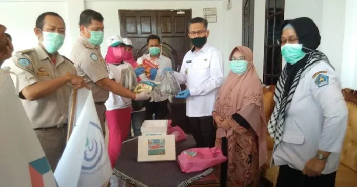 bkipm 500 Paket Ikan dari BKIPM Disalurkan ke Warga Kendari