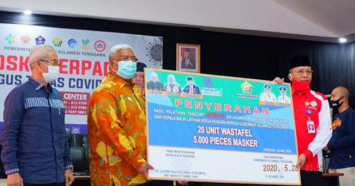 BLK Kendari Serahkan 20 Unit Wastafel Portabel ke Pemprov Sultra Secara Gratis