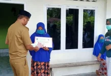 Penyaluran BLT di Desa Tambuha Kolut Dilakukan dari Rumah ke Rumah Penyaluran BLT di Desa Tambuha Kolut Dilakukan dari Rumah ke Rumah