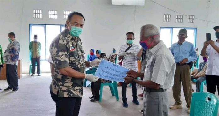 Salurkan BLT DD di Kecamatan Maginti, Bupati Mubar Ucapkan Terima Kasih Kepada Pemerintah Pusat