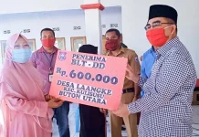 Bupati Butur Hadiri Penyaluran BLT DD dan 500 masker di Desa Laangke Bupati Butur Hadiri Penyaluran BLT DD dan 500 masker di Desa Laangke