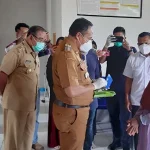 Bupati Mubar Serahkan BLT Dana Desa kepada Masyarakat Wadaga Bupati Mubar Serahkan BLT Dana Desa kepada Masyarakat Wadaga
