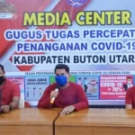Keluarga PDP Reaktif Covid-19 di Butur Jalani Rapid Test Keluarga PDP Reaktif Covid-19 di Butur Jalani Rapid Test