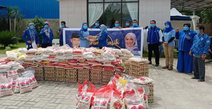 dpc_demokratbantuan DPC Demokrat Kendari Bantu 1000 Paket Sembako ke Warga Terimbas Covid-19