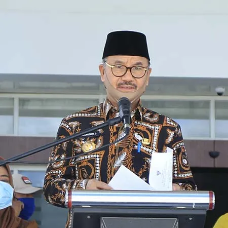 Bupati konsel, Surunuddin Dangga