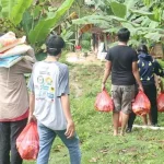 Jurnalis Kendari Bagikan Sembako ke Warga Terdampak Covid-19 Jurnalis Kendari Bagikan Sembako ke Warga Terdampak Covid-19