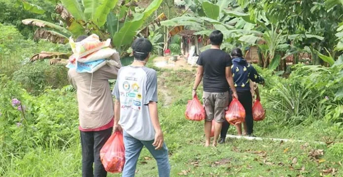 jurnalis_kendarisembako Jurnalis Kendari Bagikan Sembako ke Warga Terdampak Covid-19