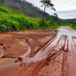 Jalan Trans Sulawesi di Kolut Tertutup Material Tanah Perusahaan Tambang Jalan Trans Sulawesi di Kolut Tertutup Material Tanah Perusahaan Tambang