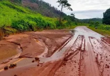 Jalan Trans Sulawesi di Kolut Tertutup Material Tanah Perusahaan Tambang Jalan Trans Sulawesi di Kolut Tertutup Material Tanah Perusahaan Tambang
