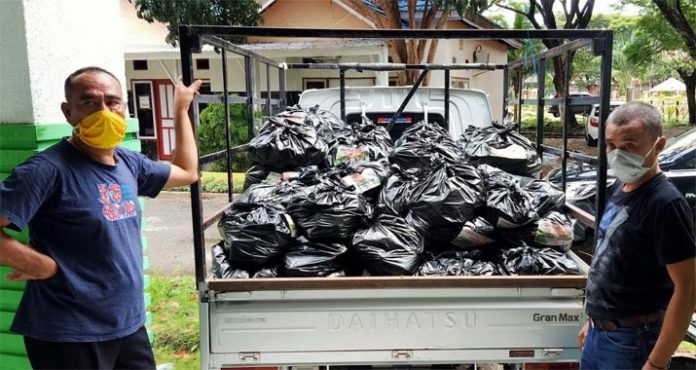 Petani Kakao Terdampak Covid-19 di Kolut Dapat Bantuan Sembako dari FPK