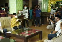 Bupati Konsel Jemput Santri Gontor Pulang dari Ponorogo Usai Jalani Isolasi Bupati Konsel Jemput Santri Gontor Pulang dari Ponorogo Usai Jalani Isolasi
