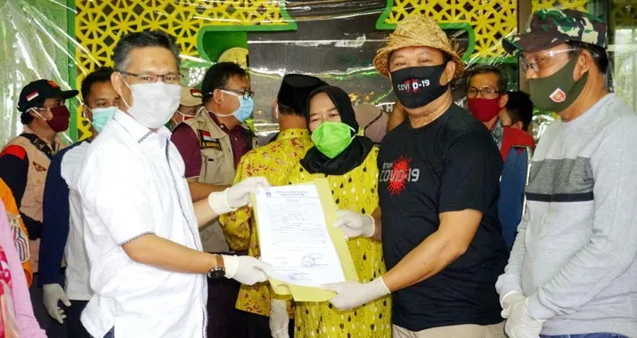   Bupati Konut Kawal Pemeriksaan Swab Covid 4 Santri, Hasilnya Negatif