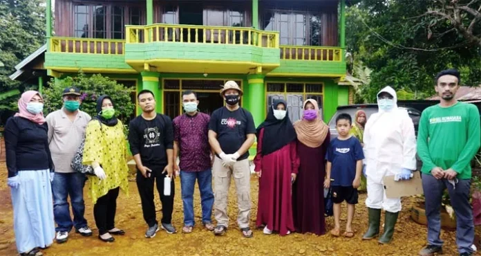Bupati Konut Kawal Pemeriksaan Swab Covid 4 Santri, Hasilnya Negatif