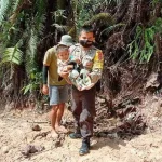 Jalan Penghubung Rusak Parah, Tim Polres Konut Turun Evakuasi Masyarakat Jalan Penghubung Rusak Parah, Tim Polres Konut Turun Evakuasi Masyarakat