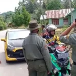 Ratusan Kendaraan yang Menuju Air Terjun Moramo Dipaksa Putar Balik Ratusan kendaraan roda dua maupun roda empat yang hendak menuju ke lokasi wisata Air Terjun Moramo, Desa Sumber Sari, Kecamatan Moramo, Kabupaten Konawe Selatan (Konsel) dipaksa untuk putar balik selama libur lebaran tahun ini.