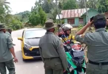 Ratusan Kendaraan yang Menuju Air Terjun Moramo Dipaksa Putar Balik Ratusan kendaraan roda dua maupun roda empat yang hendak menuju ke lokasi wisata Air Terjun Moramo, Desa Sumber Sari, Kecamatan Moramo, Kabupaten Konawe Selatan (Konsel) dipaksa untuk putar balik selama libur lebaran tahun ini.