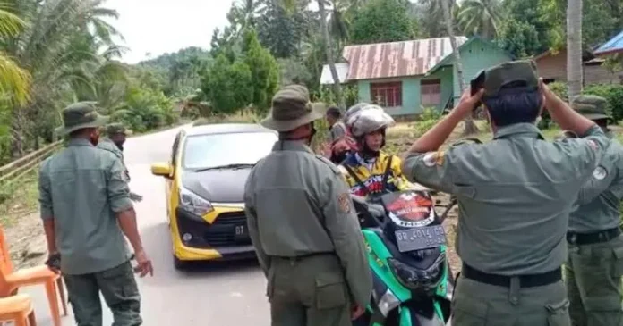 Ratusan kendaraan roda dua maupun roda empat yang hendak menuju ke lokasi wisata Air Terjun Moramo, Desa Sumber Sari, Kecamatan Moramo, Kabupaten Konawe Selatan (Konsel) dipaksa untuk putar balik selama libur lebaran tahun ini.