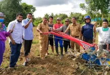 Pemerintah Kecamatan di Mubar Tanam Singkong untuk Stok Pangan di Tengah Pandemi Pemerintah Kecamatan di Mubar Tanam Singkong untuk Stok Pangan di Tengah Pandemi