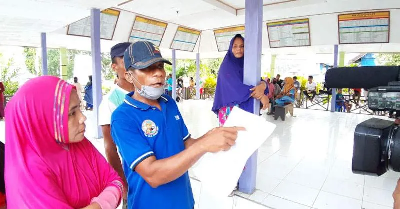 Pendataan Penerima BLT Dinilai Pilih Kasih, Warga di Muna Segel Kantor Desa